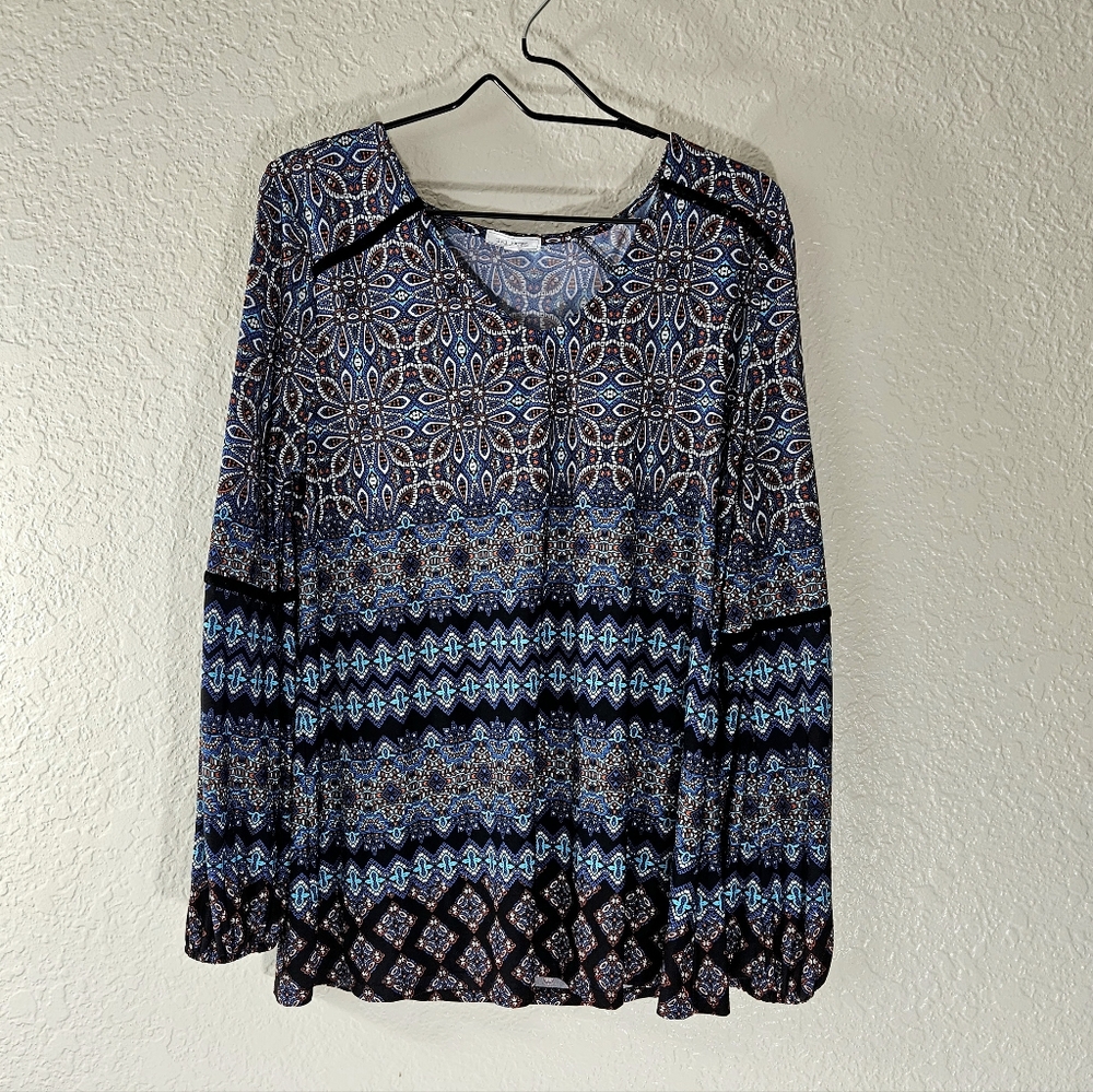 Ava & James Geometric Pattern V-neck Blouse